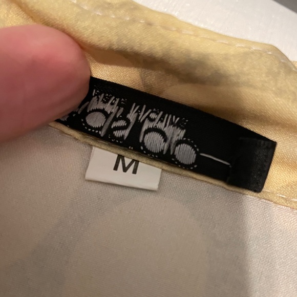 Basico women’s yellow button down graphic shirt with elastic on sleeves Size M - Picture 4 of 5